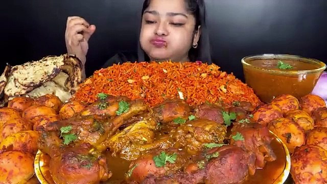 VILLAGE STYLE CHICKEN CURRY WITH SCHEZWAN CHICKEN FRIED RICE,DRY EGG CURRY WITH GARLIC NAAN _MUKBANG