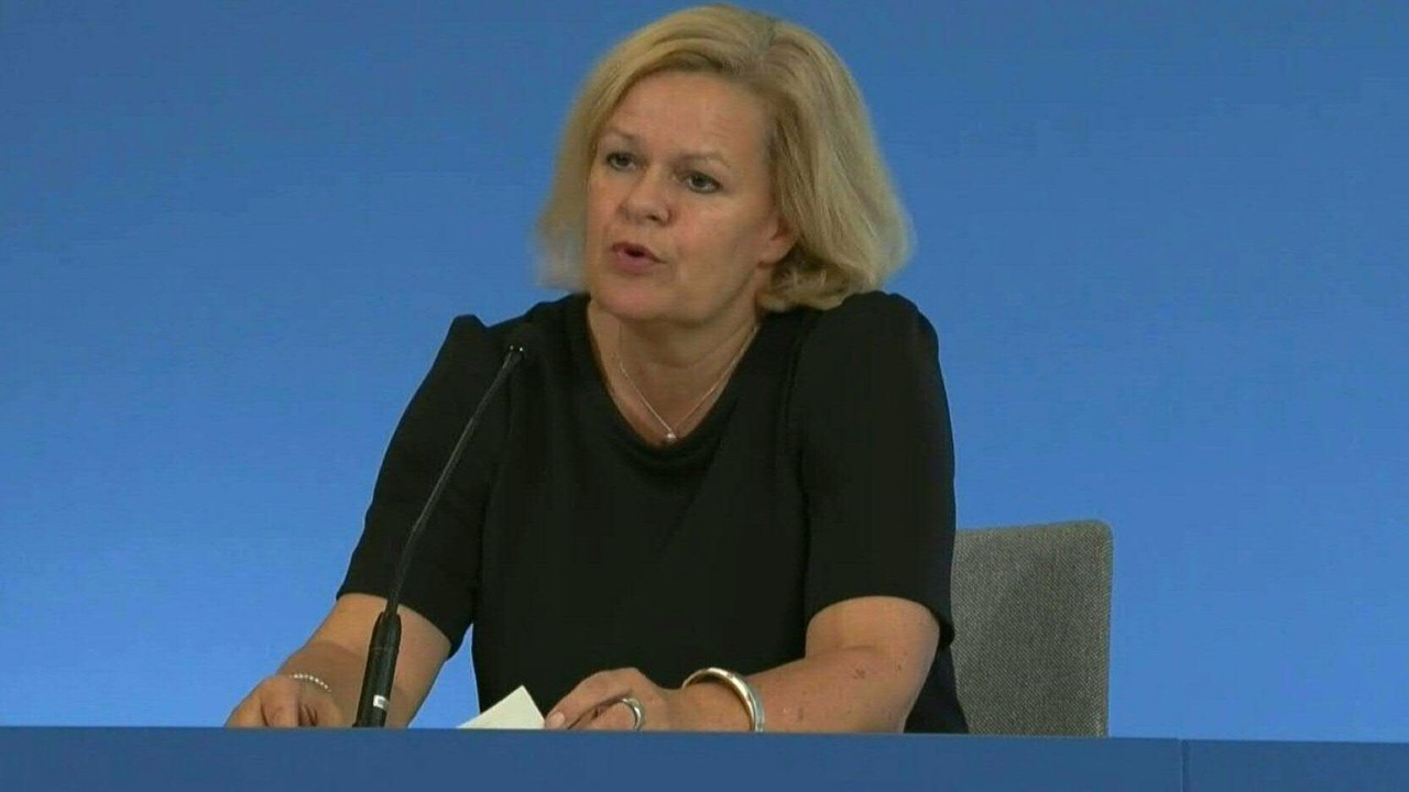 Faeser ordnet Kontrollen an allen deutschen Landgrenzen an