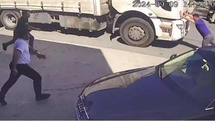 Arnavutköy’de arızayı gidermek altına girdiği TIR hareket edince hayatını kaybetti