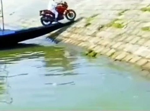 Bike Fall .... Ship Off Loading HAHAHAH .. Try Not To Laugh