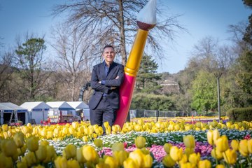 David Walliams Excites Fans at Floriade Before Canberra Show 🎭