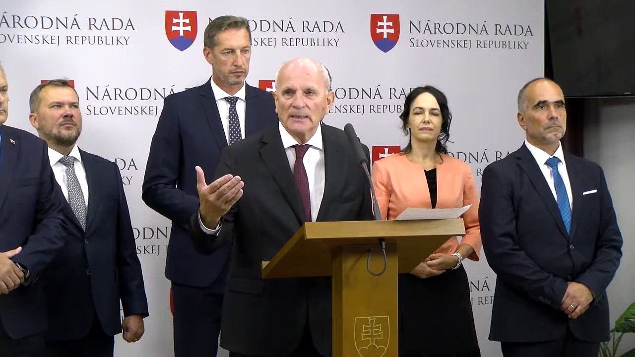 ZÁZNAM: KDH chce navrhnúť F. Mikloška ako kandidáta na predsedu parlamentu