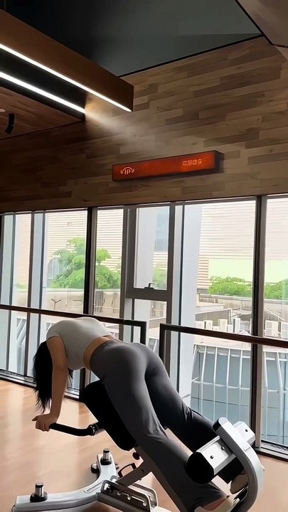 Hot girl in gym | beautiful and hot gym girl