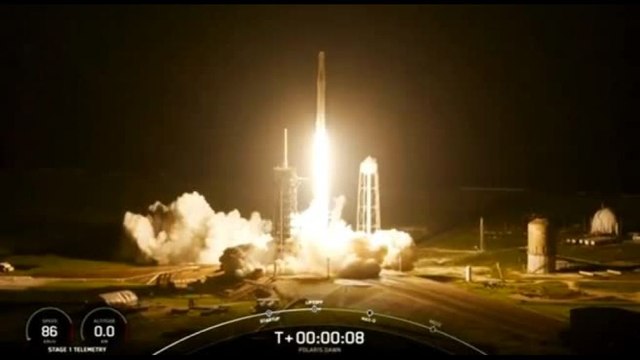 Il decollo della missione SpaceX Polaris Dawn, a bordo 4 turisti