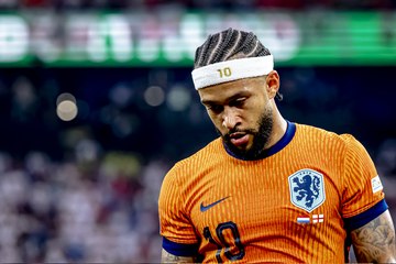 AR 10 MEMPHIS DEPAY OOV