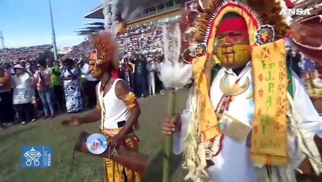 Il Papa in Papua Nuova Guinea, in 35mila alla Messa allo stadio