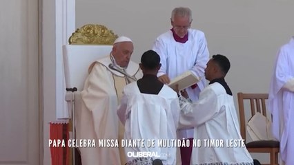 Papa celebra missa diante de multidão no Timor Leste