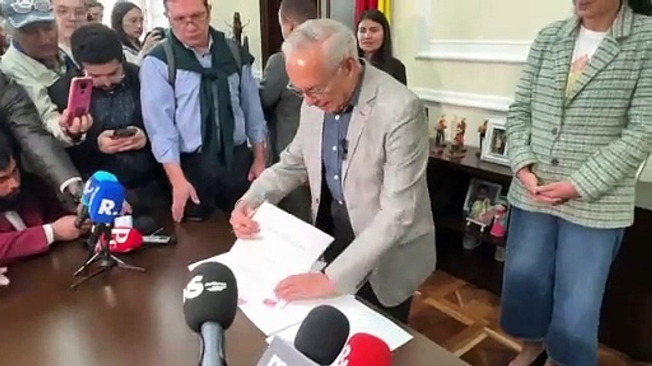 Ricardo Bonilla radica la reforma tributaria 2024