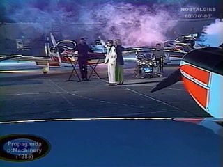 Propaganda chante "p:Machinery"
