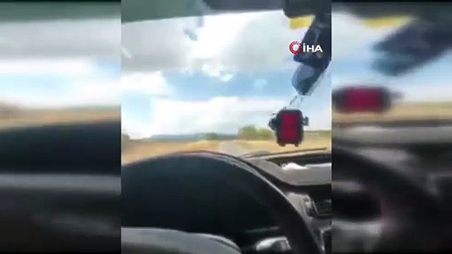 Şanssızlığın böylesi görülmedi! Sürücü kendi kazasını çekti