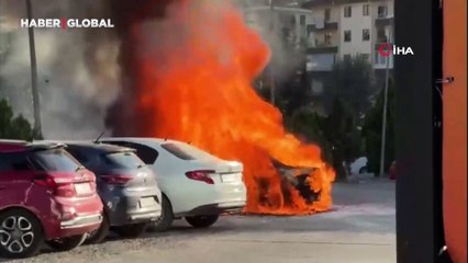 Alev topuna dönen otomobil kül oldu