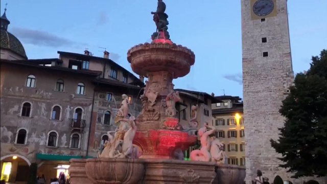 Giornata mondiale della prevenzione del suicidio, a Trento si illumina la fontana del Nettuno