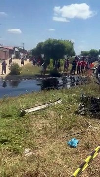 Caminhão carregado de asfalto líquido tomba na BR-020 após motorista desviar de motocicleta