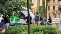 Una furgoneta choca contra tres motos en Sarrià