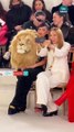 PETA defiende el vestido 'Lion head' de #kyliejenner tras recibir críticas en internet #fashion #lion