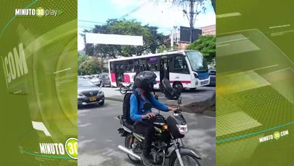 Hueco se tragó una moto en plena Avenida Guayabal
