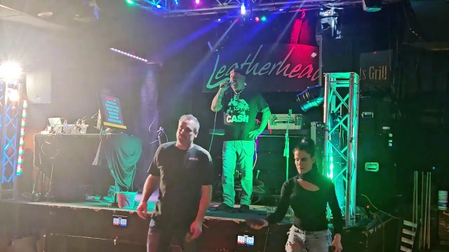 MOTLEY CRUE - HOME SWEET HOME (PERFORMED BY JEFF SIMMONS)