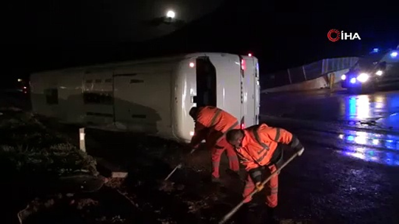 Mersin'de işçi servisi devrildi! Onlarca yaralı var