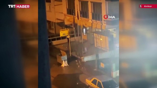 Kargosunu teslim alamayan kişi PTT şubesinin camlarını böyle kırdı