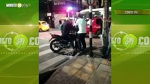 Lo cogieron entre varios Agredieron a un agente de tránsito en Bello