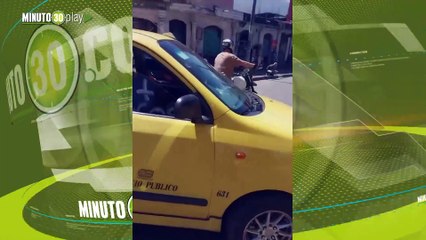 Un grupo de taxistas está protestando en Bello
