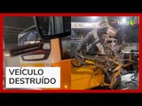 'Ônibus fantasma' chama atenção ao circular destruído por ruas no RJ
