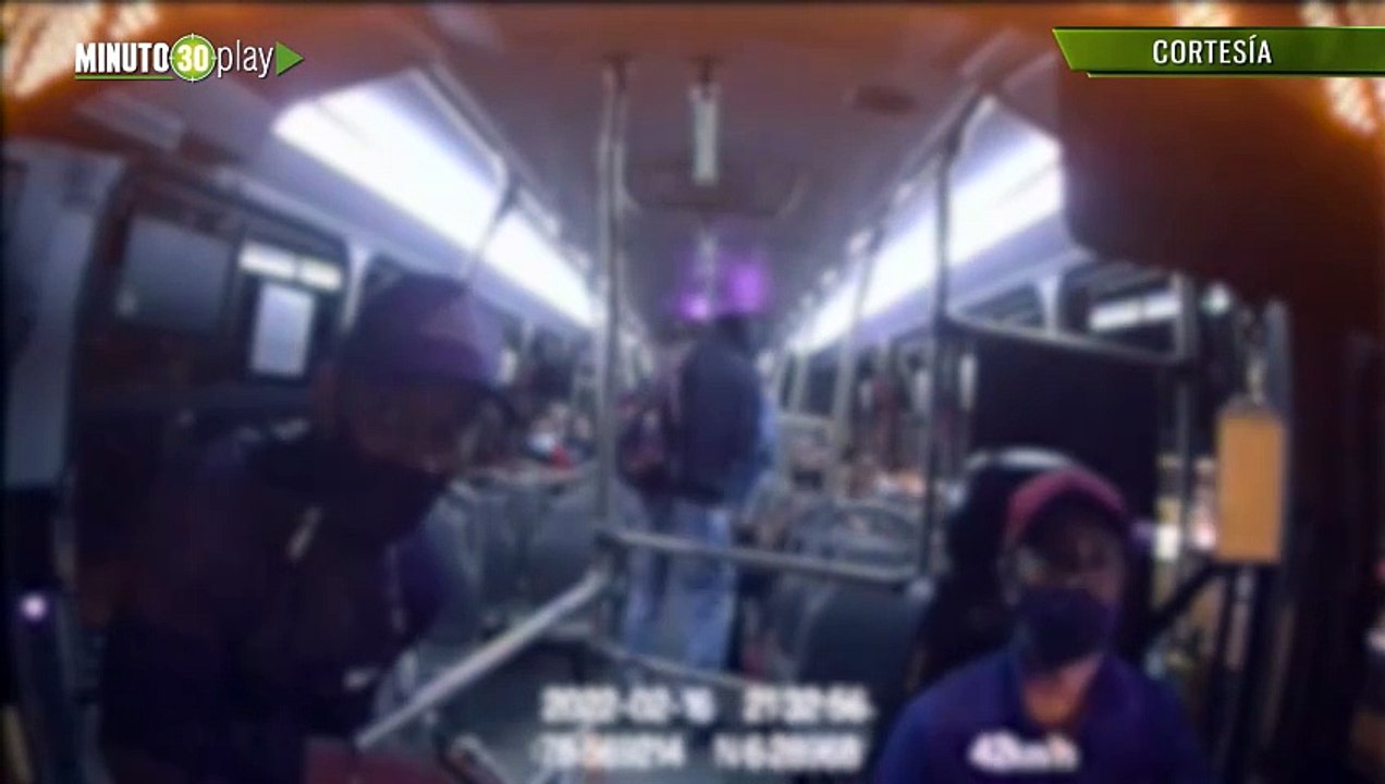 Ratas se subieron a un bus por el Parque Juanes con cuchillo y pistolas, le quitaron todo a los pasajeros