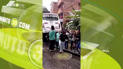 Qué susto Un bus no alcanzó a frenar y se fue contra una quebrada en Robledo