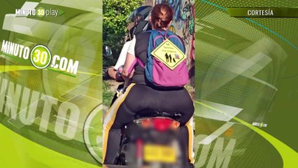 Mi familia me espera dice el letrero de una parrillera que va por las calles de Bello