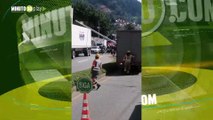 Variante caldas cerrada totalmente subiendo al frente de espumas Medellín por volcamiento de vehículo SIN AutoPlay