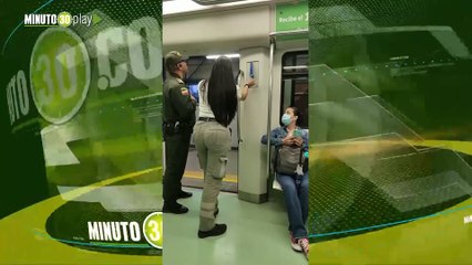 Puerta del metro de Medellín se dañó en la estación Aguacatala