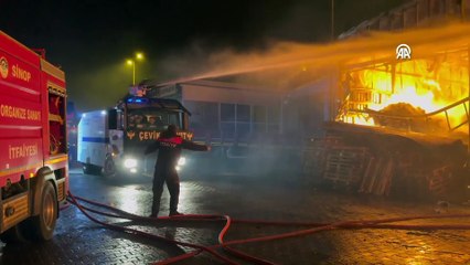 Sanayi sitesindeki iş yeri ve depoda çıkan yangın söndürüldü