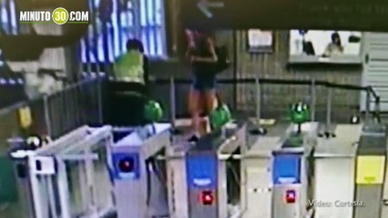 lo que grabaron las cámaras del metro en el caso de la joven trans