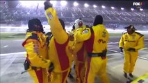 ÚLTIMAS VUELTAS: McDowell evita un gran accidente y gana la Daytona 500 2021 | NASCAR ON FOX