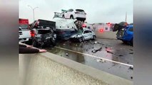 Multiples personas atrapadas en una mega carambola de 100 autos por pista congelada en Texas