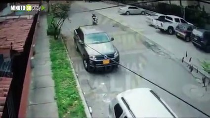 Momento exacto en que muere el fletero que intentó robar en Cali