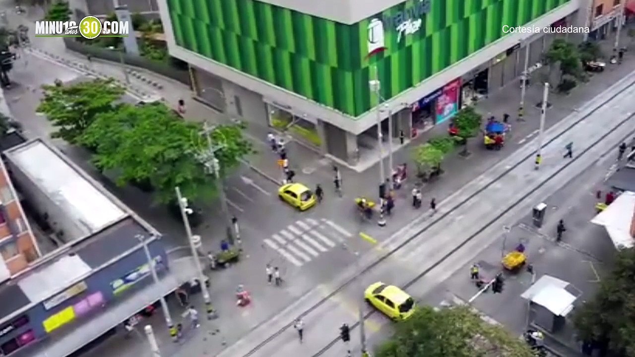 Habitantes del centro de Medellín se quejan por el ruido de vendedores ambulantes y cantantes