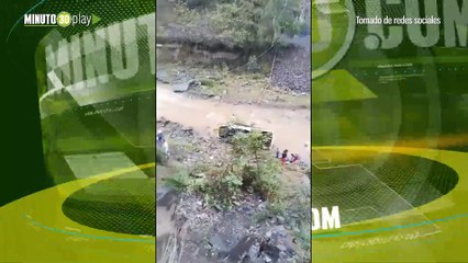 Grave accidente en Buenaventura bus con pasajeros rodó por un abismo y cayó al río