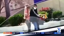 #OMG: Una mujer es detenida por un ataque grabado en vídeo a un vendedor de flores en el cementerio de Inglewood