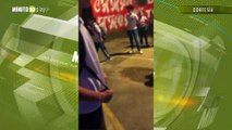 Estudiantes se mechonearon a las afueras de un colegio en Campo Amor