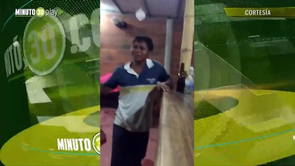 Brutal A puños y patadas, campeón del Coleo golpea una mujer