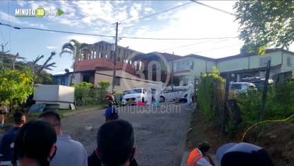 Qué tristeza Hombre que estaba recogiendo al hijo en el colegio, murió arrollado