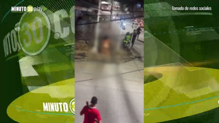 Mujer semidesnuda y alterada, intimidó con machete a policías en Cartagena