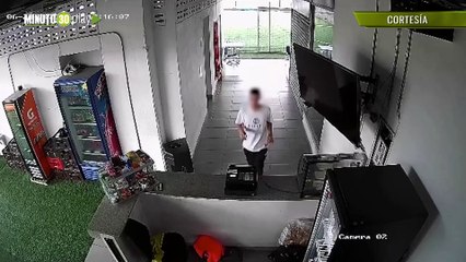 Como rata por su casa EN VIDEO quedó como sujeto roba caja registradora de un local