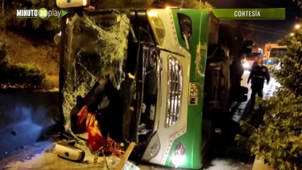 Bus con 36 pasajeros se volcó en Niquía, entre los heridos hay una embarazada