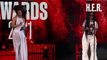 BET Awards 2021 - H.E.R. ofrece palabras inspiradoras mientras acepta el premio a la mejor artista femenina de R&B/Pop|