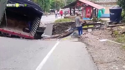 Cierre de la vía entre Bucaramanga y Barrancabermeja cerrada por derrumbe completa 24 horas