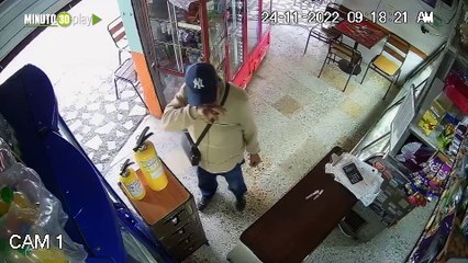 Ese carro nos destruyó el negocio propietarios de una tienda en Bello