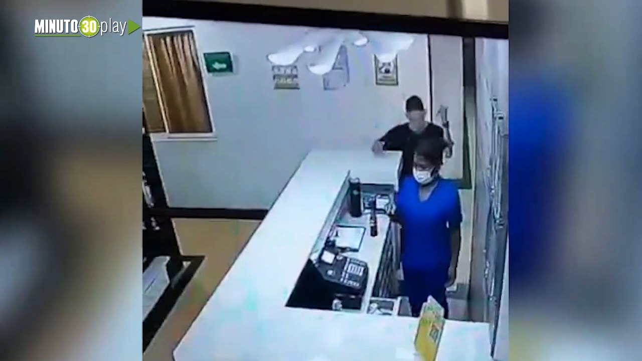 Una rata atrevida que no pudo robar la caja registradora golpeó a la recepcionista de un hotel de Medellín