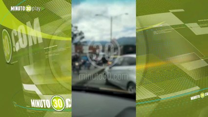 Qué tiestazo Taxi terminó volcado, Habría chocado con un carro particular en Itagüí